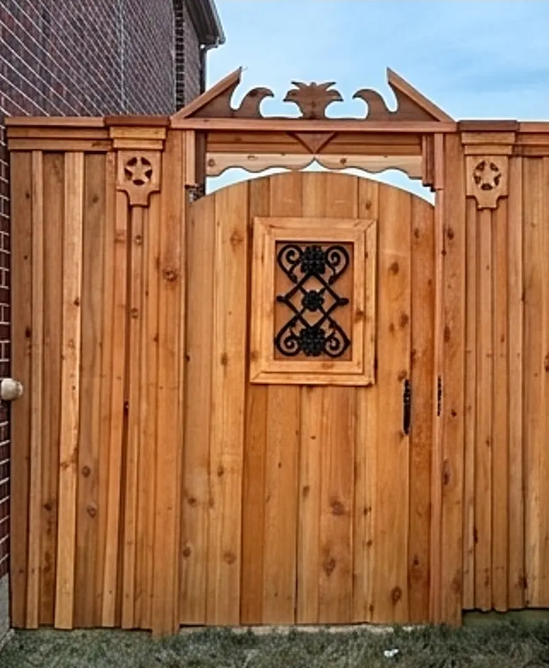 Pergola top custom gate, built to match the fence